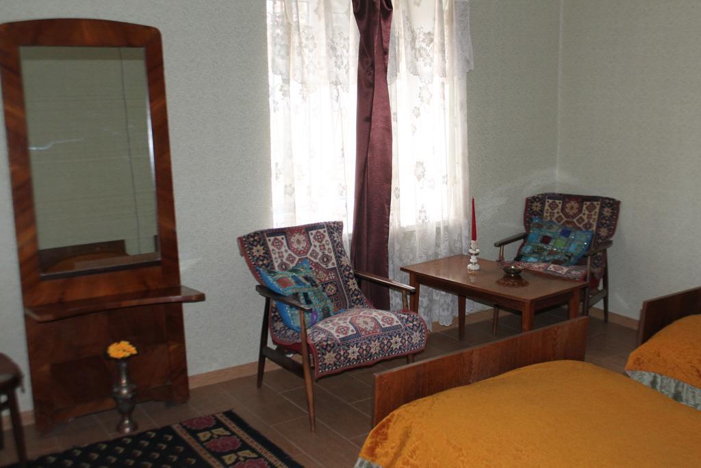 Tlt Guest House Telavi Esterno foto